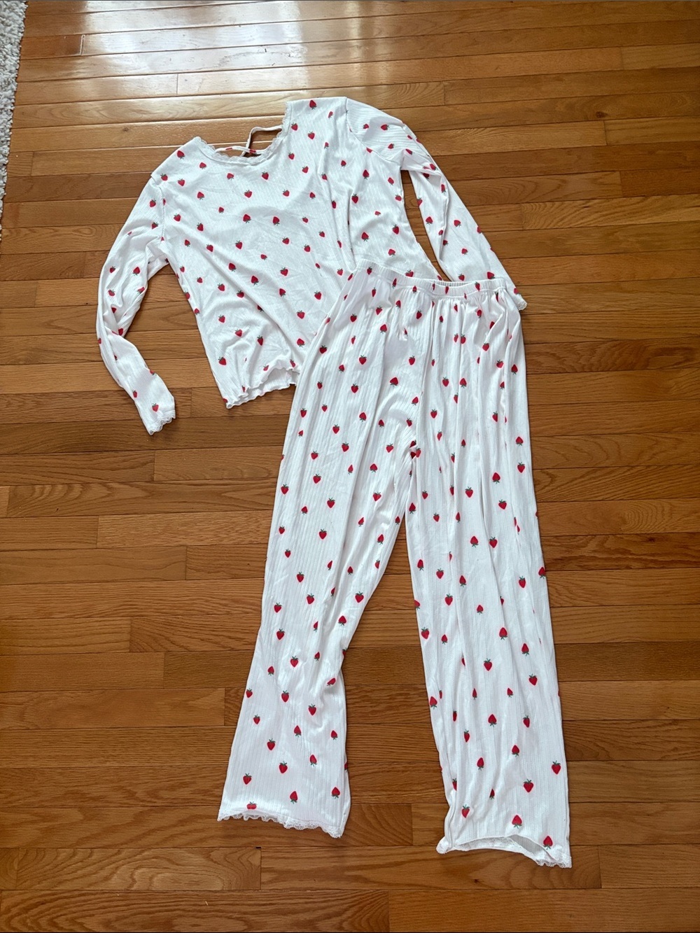 White Long-Sleeve strawberry  Print Pajama Set - Women's
